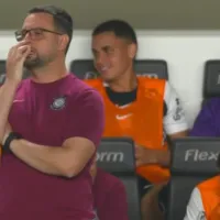 TV flagra Memphis fazendo gracinha no banco enquanto Corinthians é ‘amassado’ por Santos; assista
