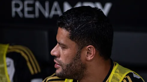Hulk durante partida diante do Sport no banco de reservas.