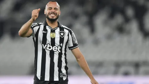RJ – RIO DE JANEIRO – 01/10/2025 – BRASILEIRO A 2025, BOTAFOGO X BAHIA – Arthur Cabral jogador do Botafogo durante partida contra o Bahia no estadio Engenhao pelo campeonato Brasileiro A 2025. Foto: Thiago Ribeiro/AGIF