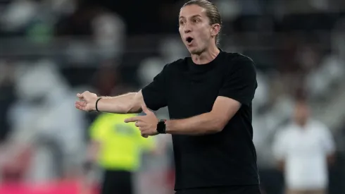 RJ – RIO DE JANEIRO – 15/10/2025 – BRASILEIRO A 2025, BOTAFOGO X FLAMENGO – Filipe Luis tecnico do Flamengo durante partida contra o Botafogo no estadio Engenhao pelo campeonato Brasileiro A 2025. Foto: Jorge Rodrigues/AGIF