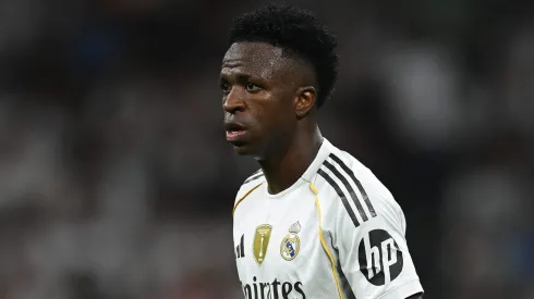 Vini durante jogo do Real Madrid. Photo by Denis Doyle/Getty Imageslooks on during the LaLiga EA Sports match between Real Madrid CF and RCD Mallorca at Estadio Santiago Bernabeu on August 30, 2025 in Madrid, Spain. (Photo by Denis Doyle/Getty Images)