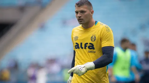 RS – PORTO ALEGRE – 28/09/2025 – BRASILEIRO A 2025, GREMIO X VITORIA – Gabriel Grando goleiro do Gremio durante partida contra o Vitoria no estadio Arena do Gremio pelo campeonato Brasileiro A 2025. Foto: Maxi Franzoi/AGIF