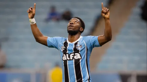 RS – PORTO ALEGRE – 08/07/2025 – RECOPA GAUCHA 2025, GREMIO X SAO JOSE – Francis Amuzu jogador do Gremio comemora seu gol durante partida contra o Sao Jose no estadio Arena do Gremio pelo campeonato Recopa Gaucha 2025. Foto: Cristiano Junior/AGIF