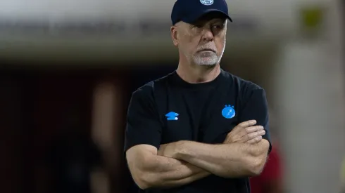 SP – BRAGANCA PAULISTA – 04/10/2025 – BRASILEIRO A 2025, BRAGANTINO X GREMIO – MANO MENEZES tecnico do Bragantino durante partida contra o Gremio no estadio Cicero De Souza Marques pelo campeonato Brasileiro A 2025. Foto: Joisel Amaral/AGIF