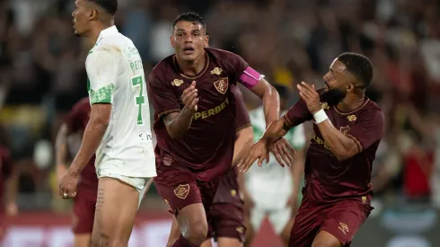RJ – RIO DE JANEIRO – 16/10/2025 – BRASILEIRO A 2025, FLUMINENSE X JUVENTUDE – Thiago Silva jogador do Fluminense comemora seu gol com Samuel Xavier jogador da sua equipe durante partida contra o Juventude no estadio Maracana pelo campeonato Brasileiro A 2025. Foto: Jorge Rodrigues/AGIF