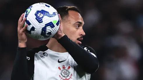 Maycon durante partida entre Corinthians e Athletico-PR, na Neo Química Arena, pela Copa do Brasil.