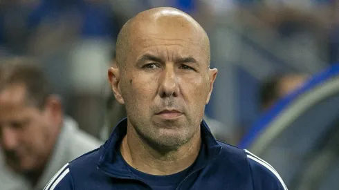 MG – BELO HORIZONTE – 18/10/2025 – BRASILEIRO A 2025, CRUZEIRO X FORTALEZA – Leonardo Jardim tecnico do Cruzeiro durante partida contra o Fortaleza no estadio Mineirao pelo campeonato Brasileiro A 2025. Foto: Fernando Moreno/AGIF