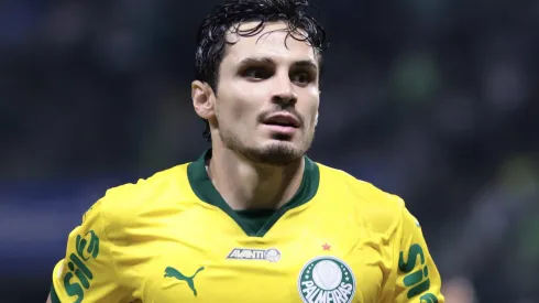 SP – SAO PAULO – 15/10/2025 – BRASILEIRO A 2025, PALMEIRAS X BRAGANTINO – Raphael Veiga jogador do Palmeiras durante partida contra o Bragantino no estadio Arena Allianz Parque pelo campeonato Brasileiro A 2025. Foto: Marcello Zambrana/AGIF