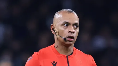 Arbitragem foi polêmica durante os 90 minutos