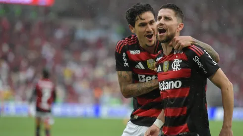 Pedro e Jorginho comemorando pelo Flamengo contra o Palmeiras – Foto: Thiago Ribeiro/AGIF