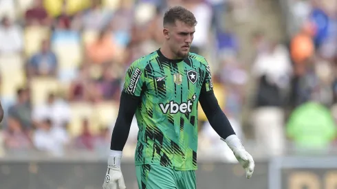 RJ – RIO DE JANEIRO – 28/09/2025 – BRASILEIRO A 2025, FLUMINENSE X BOTAFOGO – Leo Linck goleiro do Botafogo durante partida contra o Fluminense no estadio Maracana pelo campeonato Brasileiro A 2025. Foto: Thiago Ribeiro/AGIF