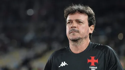 RJ – RIO DE JANEIRO – 20/10/2025 – BRASILEIRO A 2025, VASCO X FLUMINENSE – Fernando Diniz tecnico do Vasco durante partida contra o Fluminense no estadio Maracana pelo campeonato Brasileiro A 2025. Foto: Thiago Ribeiro/AGIF
