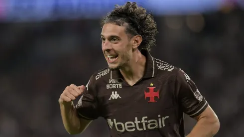 Nuno Moreira jogador do Vasco comemora seu gol durante partida contra o Fluminense – Foto: Thiago Ribeiro/AGIF