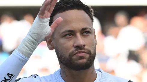 Neymar durante partida entre Santos e Fluminense, na Vila Belmiro, pelo Brasileirão.