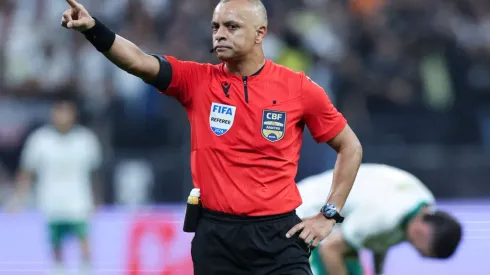 SAO PAULO, BRAZIL – NOVEMBER 04: Referee Wilton Pereira Sampaio gestures during a Brasileirao 2024 match between Corinthians and Palmeiras at Neo Quimica Arena on November 04, 2024 in Sao Paulo, Brazil. (Photo by Alexandre Schneider/Getty Images)