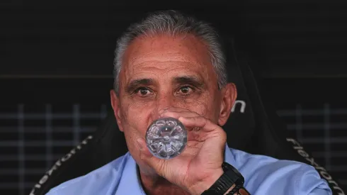 Tite durante partida na Neo Química Arena.