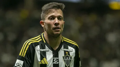 Bernard sai em defesa de Hulk em momento conturbado