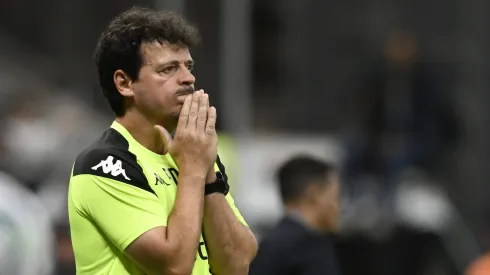 Celso Barros detonou Fernando Diniz. Foto: Mateus Bonomi/AGIF.