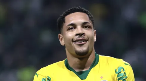 Vitor Roque durante partida contra o Bragantino.