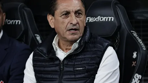 SP – SAO PAULO – 16/04/2025 – BRASILEIRO A 2025, CORINTHIANS X FLUMINENSE – Ramon Diaz tecnico do Corinthians durante partida contra o Fluminense no estadio Arena Corinthians pelo campeonato Brasileiro A 2025. Foto: Fabio Giannelli/AGIF