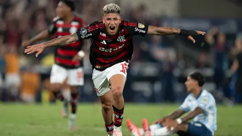RJ – RIO DE JANEIRO – 22/10/2025 – COPA LIBERTADORES 2025, FLAMENGO X RACING – Carrascal jogador do Flamengo comemora seu gol durante partida contra o Racing no estadio Maracana pelo campeonato Copa Libertadores 2025. Foto: Jorge Rodrigues/AGIF