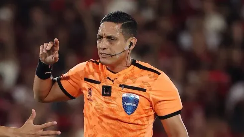 Jesús Valenzuela apitando Flamengo x Racing pela Copa Libertadores – (Photo by Wagner Meier/Getty Images)