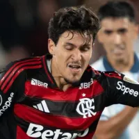 Pedro preocupa torcida do Flamengo após sair de campo por lesão no pulso; jogador sentiu no segundo tempo
