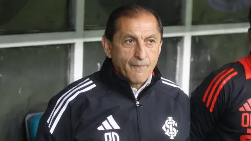 Ramón Díaz durante a partida do Colorado contra o Bahia