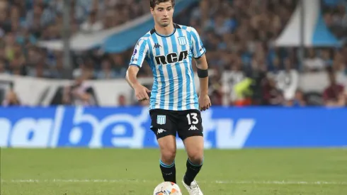 AVELLANEDA, ARGENTINA – OCTOBER 31: Santiago Sosa of Racing Club plays the ball during the Copa CONMEBOL Sudamericana 2024 Semifinal second leg match between Corinthians and Racing Club at Presidente Peron Stadium on October 31, 2024 in Avellaneda, Argentina. (Photo by Daniel Jayo/Getty Images)