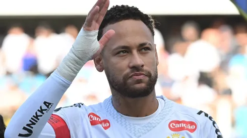 SP – SANTOS – 31/08/2025 – BRASILEIRO A 2025, SANTOS X FLUMINENSE – Neymar jogador do Santos durante partida contra o Fluminense no estadio Vila Belmiro pelo campeonato Brasileiro A 2025. Foto: Jota Erre/AGIF
