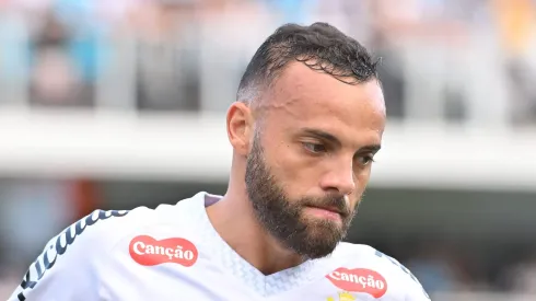 Guilherme durante jogo contra o Fluminense na Vila Belmiro.