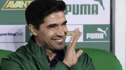 Treinador segue fazendo testes – Foto: Marcello Zambrana/AGIF.