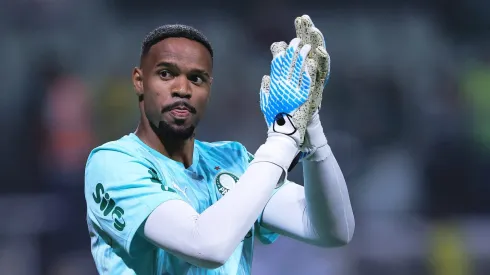 Carlos Miguel goleiro do Palmeiras durante aquecimento antes da partida contra o Sport no estadio Arena Allianz Parque pelo campeonato Brasileiro A 2025. Foto: Ettore Chiereguini/AGIF