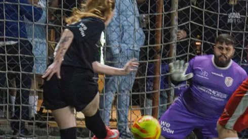 Isabela Torquato, da WK, deu muito trabalho para o goleiro Gabriel Henrique, da ALMAP