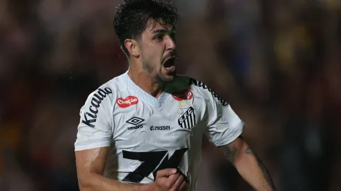 Zagueiro tem o futuro incerto – Foto: Marlon Costa/AGIF.