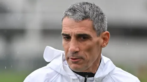 Vojvoda durante treino no CT Rei Pelé.