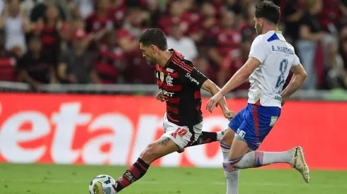 Arrascaeta, jogador do Flamengo, durante partida contra o Fortaleza no estadio Maracana pelo campeonato Brasileiro A 2025. Foto: Thiago Ribeiro/AGIF