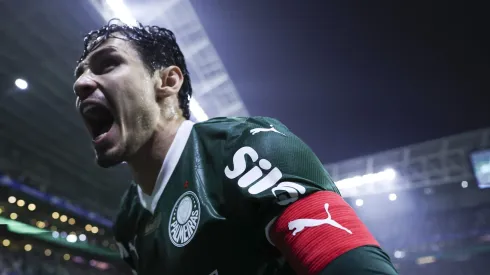 Raphael Veiga não vive boa fase técnica e, quando tem sido titular, Palmeiras não vem tendo sorte