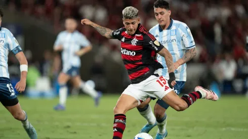 Carrascal, jogador do Flamengo, durante partida contra o Racing no estadio Maracana pelo campeonato Copa Libertadores 2025. Foto: Jorge Rodrigues/AGIF