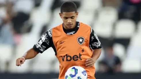 Huguinho subiu para o profissional este ano. Foto: Vítor Silva/Botafogo