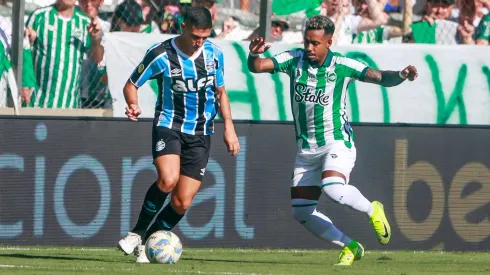 Monsalve jogador do Gremio durante partida contra o Juventude no estadio Alfredo Jaconi pelo campeonato Gaucho 2025. Foto: Luiz Erbes/AGIF