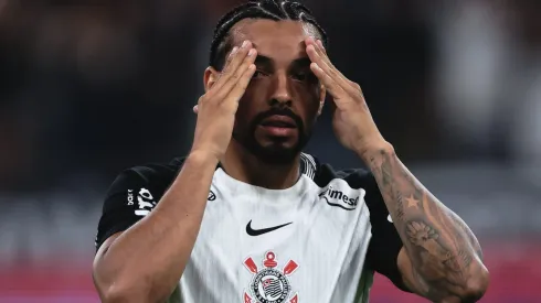 Matheus Bidu perde gol inacreditável antes do intervalo de Vitória x Corinthians