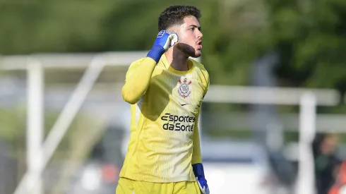 BA – SALVADOR – 25/10/2025 – BRASILEIRO A 2025, VITORIA X CORINTHIANS – Felipe Longo jogador do Corinthians durante partida contra o Vitoria no estadio Barradao pelo campeonato Brasileiro A 2025. Foto: Jhony Pinho/AGIF