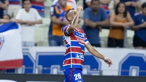 Breno Lopes jogador do Fortaleza comemora seu gol durante partida contra o Flamengo – Foto: Baggio Rodrigues/AGIF