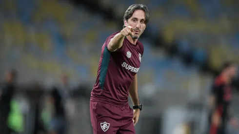 Luis Zubeldia, técnico do Fluminense, durante partida contra o Internacional no estadio Maracana pelo campeonato Brasileiro A 2025. Foto: Thiago Ribeiro/AGIF