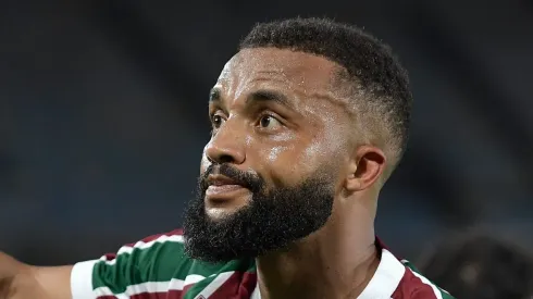 Samuel Xavier comemorando o gol solitário da partida