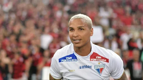 Deyverson em partida diante do Flamengo