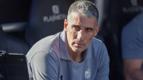 Vojvoda no comando do Santos. Foto: Thiago Ribeiro/AGIF