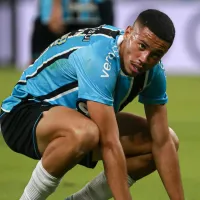 Alysson tem atuação atrapalhada no primeiro tempo de Grêmio x Juventude e causa irritação na torcida