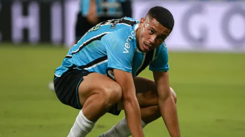 Alysson Edward jogador do Grêmio lamenta durante partida do Brasileirão – Foto: Maxi Franzoi/AGIF